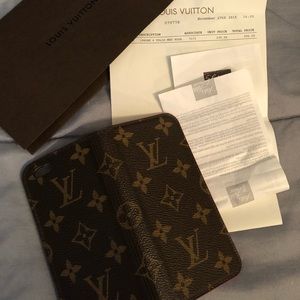 Fits iPhone 6s. Excellent condition